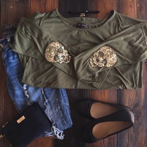 Free Kisses • Plus Size Top w/Skull Elbow Patches
